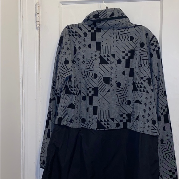 Women’s Nike International Jacket- Size Medium - Picture 7 of 7